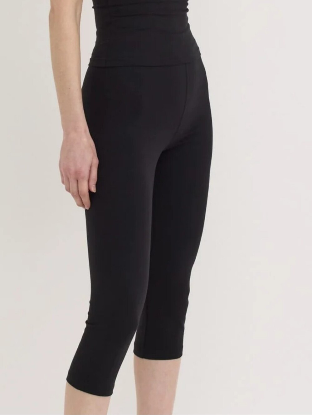 Black Capri Pants Small Organic Basics